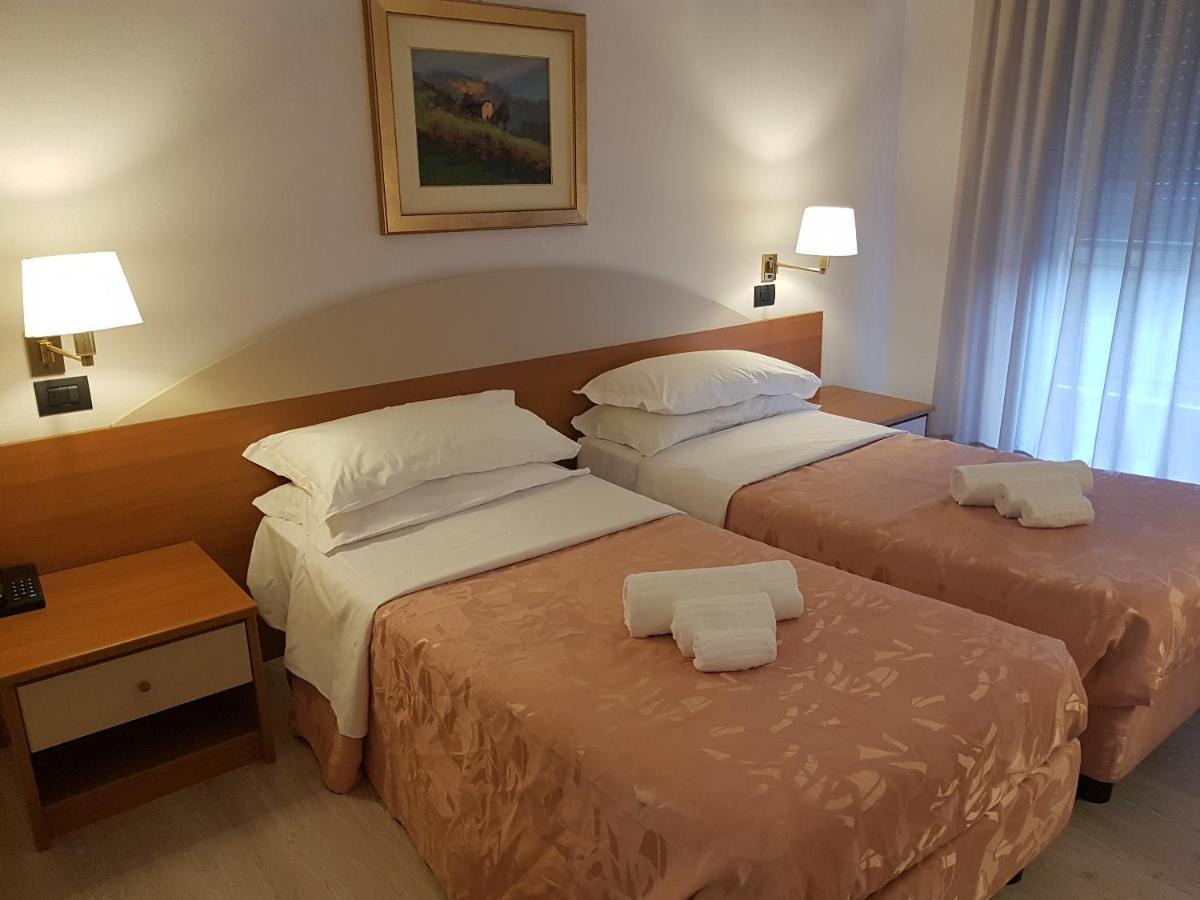 Roero Park Hotel Sommariva Perno 외부 사진