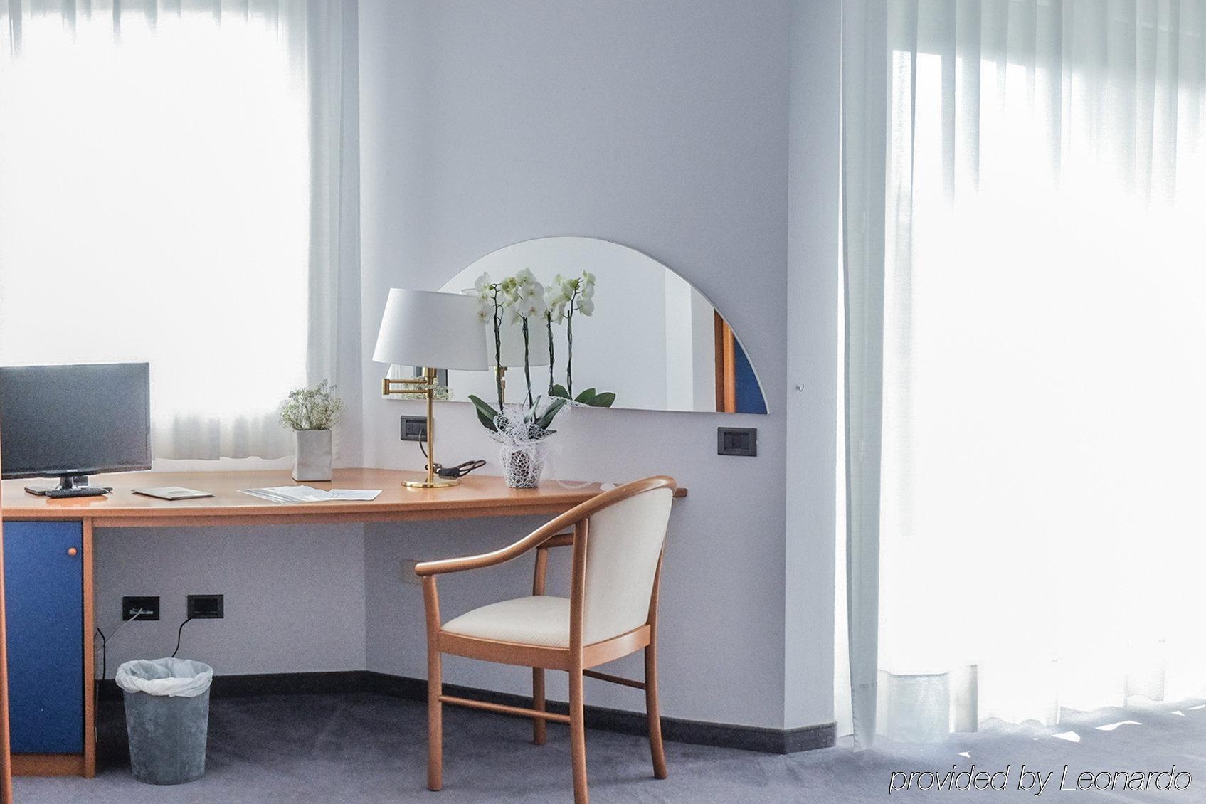 Roero Park Hotel Sommariva Perno 외부 사진