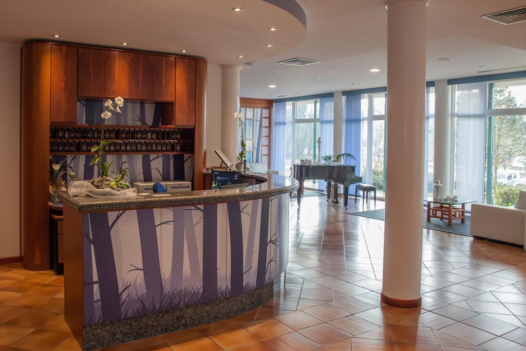 Roero Park Hotel Sommariva Perno 외부 사진