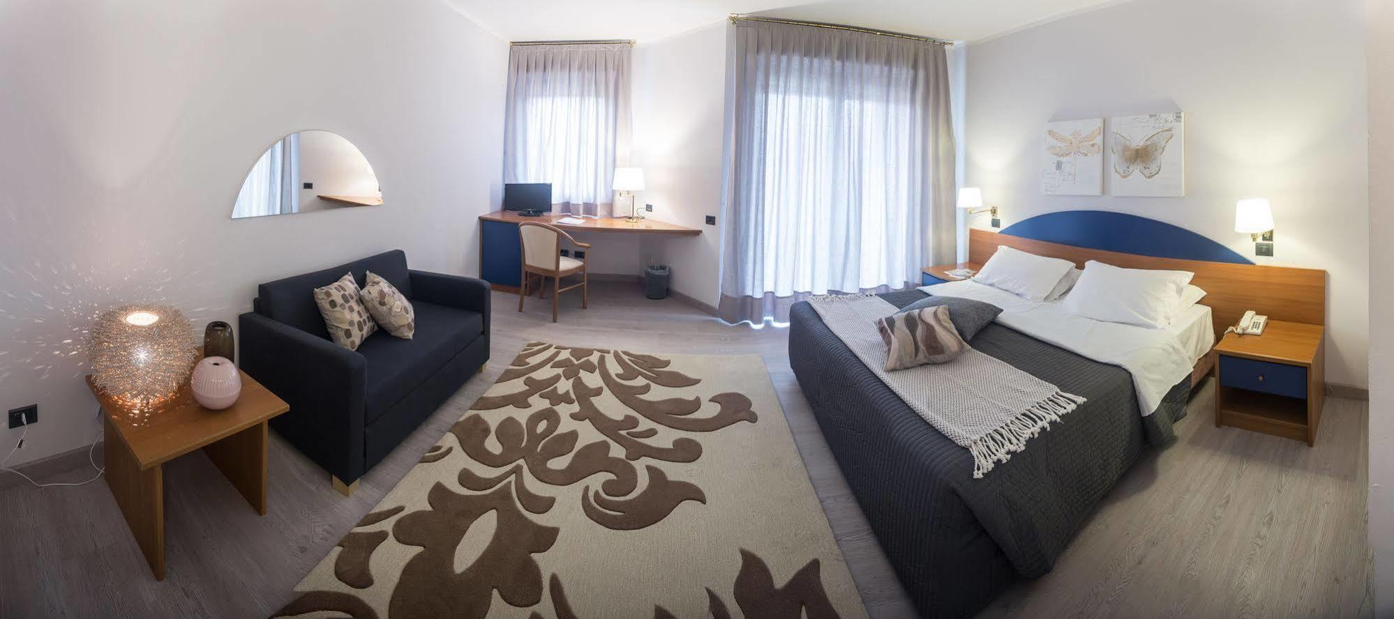 Roero Park Hotel Sommariva Perno 외부 사진