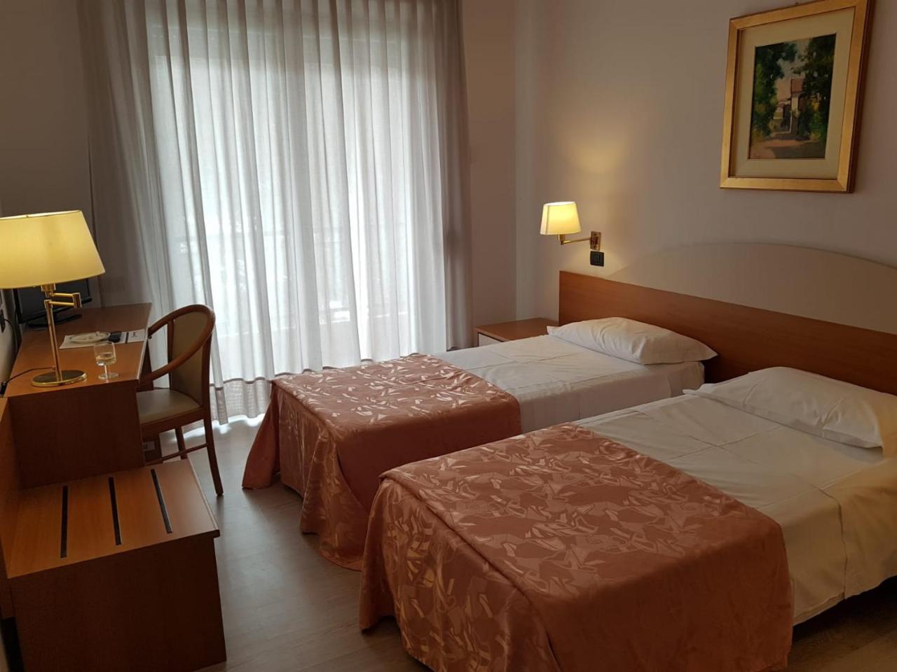 Roero Park Hotel Sommariva Perno 외부 사진
